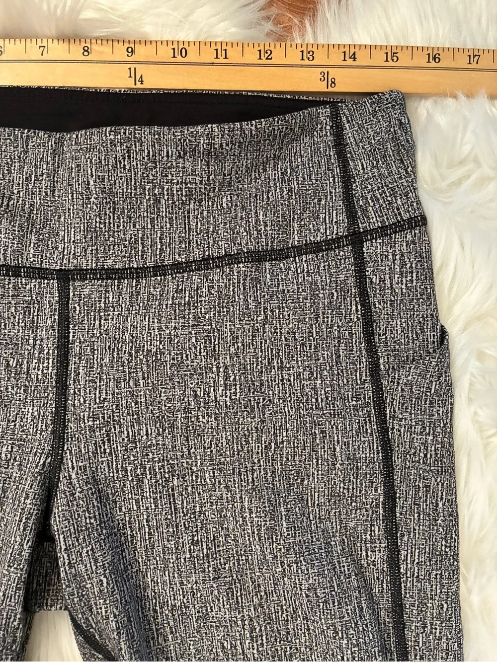 Lululemon Pace Rival Crop 22” Sz 10 Black & White  Activewear